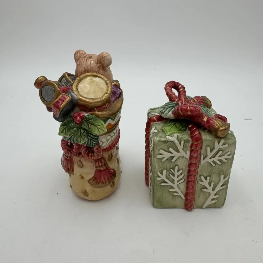 Vintage 2003 Fitz and Floyd Winter Holiday Santa Salt and Pepper
